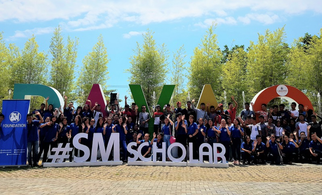 SM Foundation bridges Davao scholars toward better lives